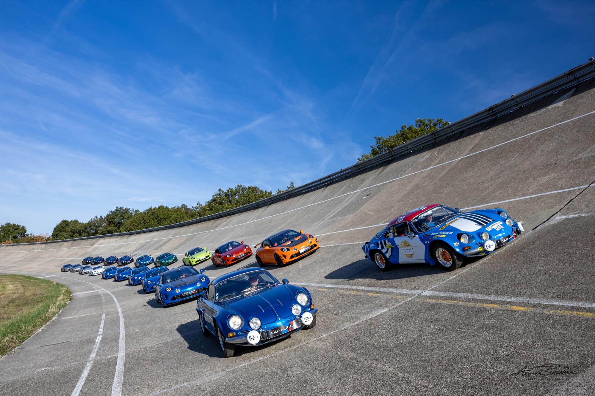 Berlinettes et A110 NG du Club sur l'anneau de Montlhéry